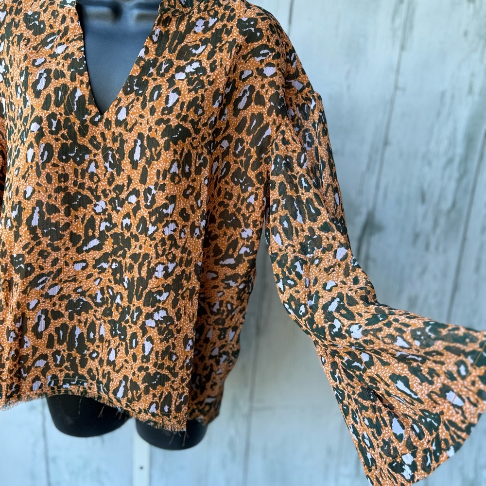 Jessica Simpson Leopard Print‎ V-Neck Women's Top - Picture 2 of 5